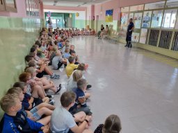 Rok szkolny 2021-2022 - 50. Spotkanie z policjantem - bezpieczne wakacje